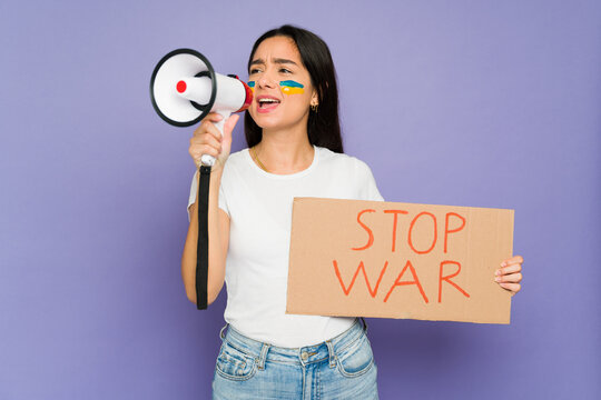 Woman holding "Stop War" sign
