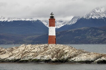 Phare du Bout du Monde ou phare des éclaireurs, montagnes enneigées, Parc des Glaciers, Ushuaia, Terre de Feu, Patagonie, Argentine