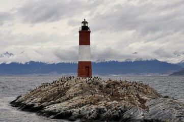 Phare du Bout du Monde ou phare des éclaireurs, montagnes enneigées, Parc des Glaciers, Ushuaia, Terre de Feu, Patagonie, Argentine