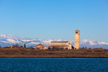Fototapeta na wymiar The coastline and high bell tower on the island of Burano.