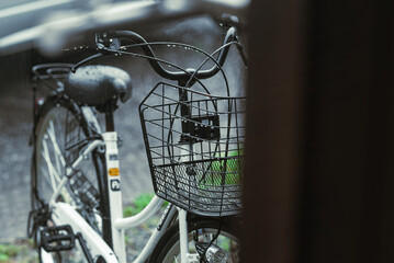 雨が滴る自転車