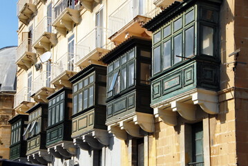 Ville de La Valette, b&acirc;timents, remparts et balcons typiques du centre historique, Malte