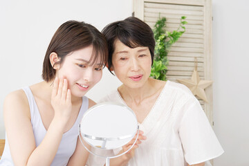 母娘　美容イメージ　リビング　