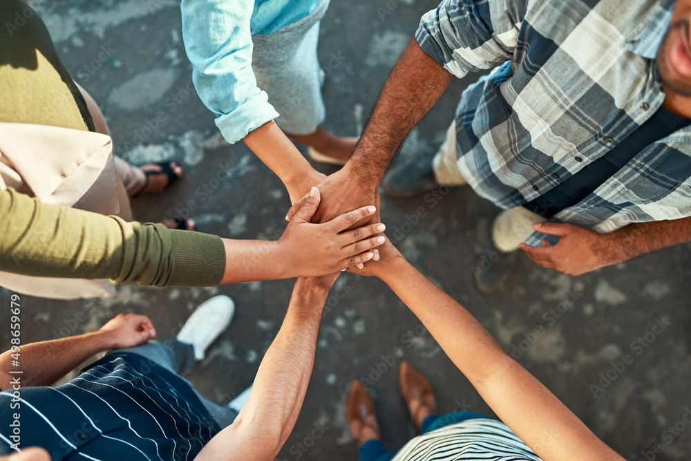 Leinwandbilder leave nobody behind. high angle shot of an unrecognizable group of work colleagues forming a huddle 