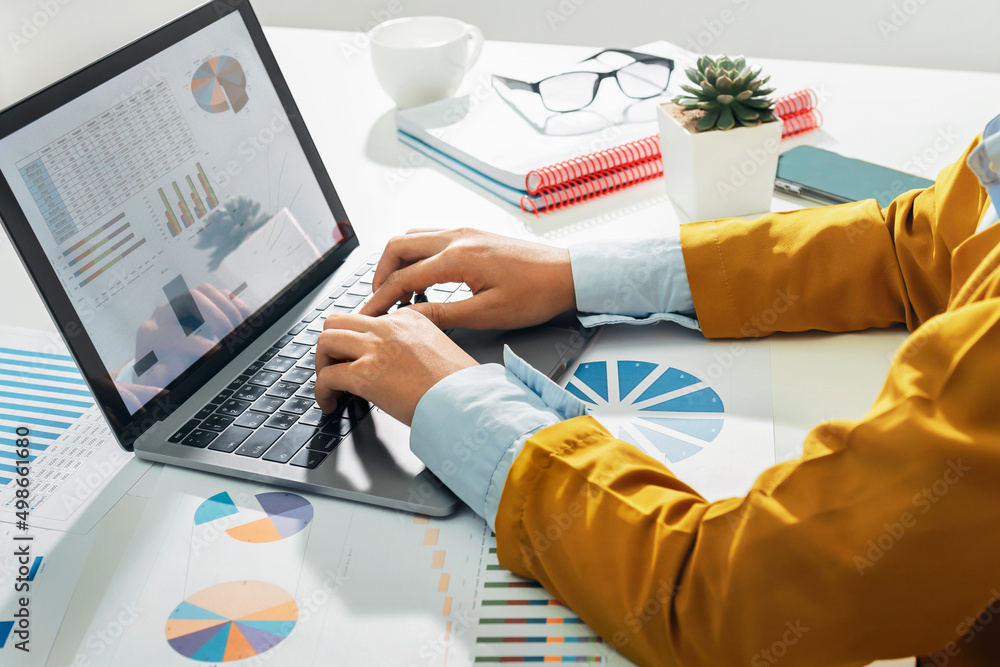Aufkleber accountant using laptop computer on desk in office. business accounting concept