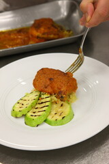 代表的なマカオ料理といえば、スパイシーなアフリカンチキン