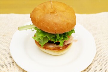 自家製ハンバーガー