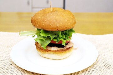 自家製ハンバーガー