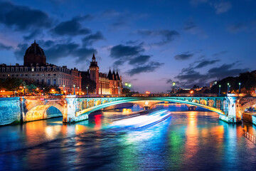 Seine River in Paris city at sunset - obrazy, fototapety, plakaty