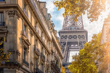 Gordijnen Eiffeltoren in de stad Parijs © Stockbym