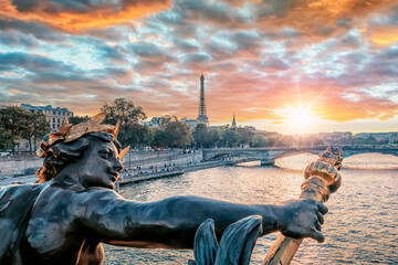 Alexandre III bridge in Paris at sunset - obrazy, fototapety, plakaty