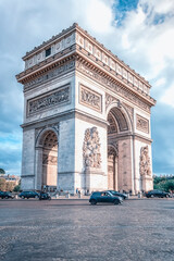 Fototapeta na wymiar Arc De Triomphe in Paris in daytime