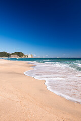 豊間海岸海水浴場から塩屋岬灯台