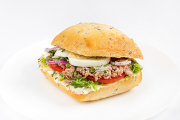 tuan sandwich with egg and vegetables