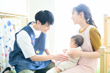 Obraz premium 保育園での様子 逆光