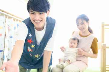 保育園での様子　逆光