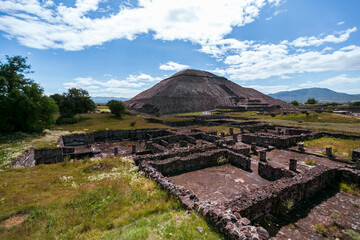 Fototapeta na wymiar View of the pyramids of Teotihuacan, ancient city in Mexico, located in Valley of Mexico. Teotihuacan pyramids Moon and Sun -Aztecs. UNESCO world heritage