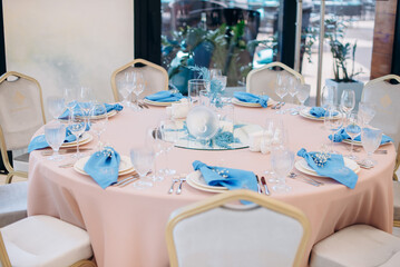 table setting in restaurant