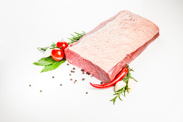 Rostbraten mit Kr&auml;uter und Gem&uuml;se - Raw roast beef with herbs 
