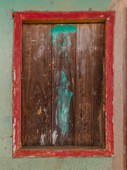 Piacatuba, Minas Gerais, Brasil: Janela com moldura em vermelho