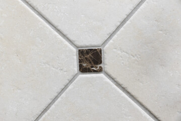 carrelage et cabochon marbre en forme de croix