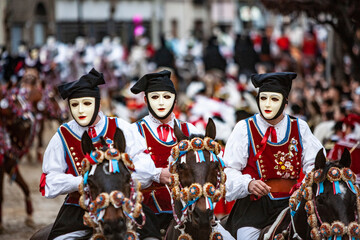 La Sartiglia di Oristano : manifestazione storica con maschere e cavalli