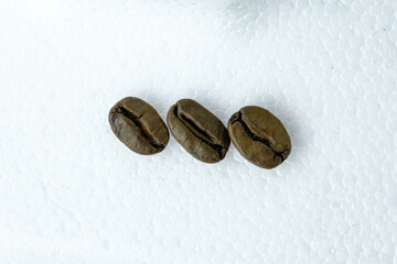 Obraz na płótnie Canvas coffee beans on the ground