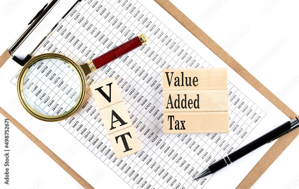Poster vat text on wooden block on chart background