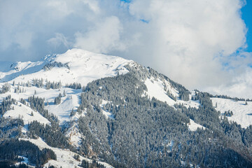 Fototapeta na wymiar Winterliche Berglandschaft, ob Engelbergertal, Kanton Nidwalden, Schweiz