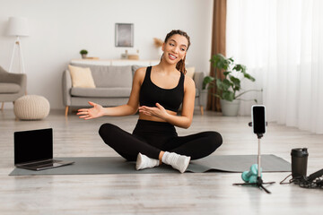 Obraz premium Black Lady Fitness Blogger Making Video On Smartphone At Home