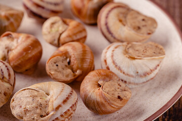 Obraz na płótnie Canvas snails with butter on a plate