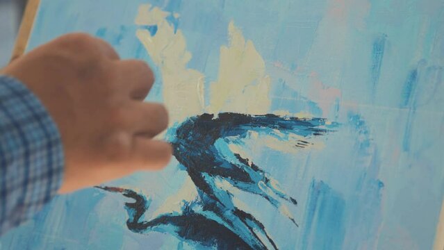 Artist painting herns with palette khife on canvas