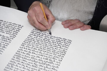 Sofer writes a sefer Torah