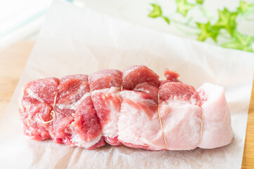 チャーシュー作り　肉を縛る