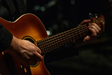 Fototapeta premium guitarra, música, músico, guitarrista, instrumento, mano, jugada, roca, acustica, musical, juego, cuerda, actores, cuerda, concierto, ruido, mano, dedo, jazz, artista, banda, 