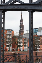 Fototapeta na wymiar View from a bridge to Church St. Katharinen in Hamburg