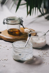 yogurt with oats and honey