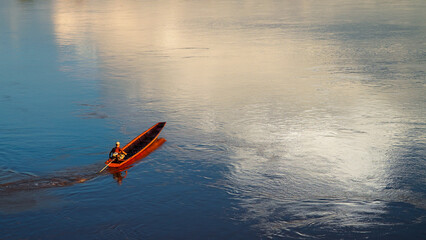 Fototapeta premium Fisherman on the Long tail Boat at Mekong river, Laos.