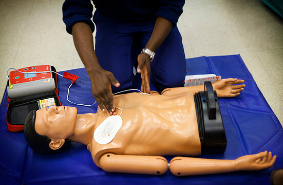 First aid training: course with a mannequin.