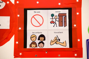 Reception structure for children with multiple disabilities pictogram.