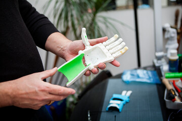 Manufacturing of a robotic hand in 3D printing for a disabled person.