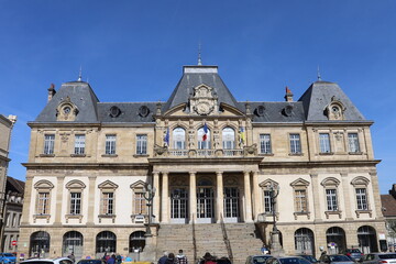 Fototapeta na wymiar La mairie, vue de l'extérieur, ville de Autun, département de Saone et Loire, France