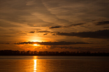 Naklejka premium Sunset over the Volga river. Samara, Russia.