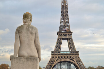 Woman sculpture watching the Eiffel Tower.