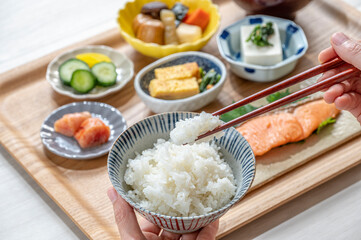 焼き鮭定食　健康的な朝食のイメージ