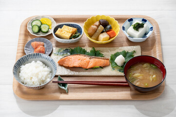 焼き鮭定食　健康的な朝食のイメージ