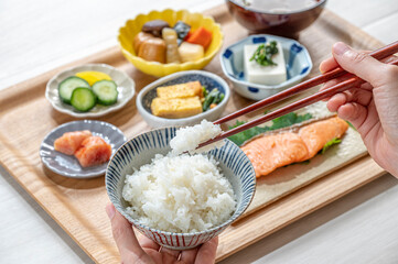 焼き鮭定食　健康的な朝食のイメージ