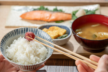 焼き鮭定食　健康的な朝食のイメージ