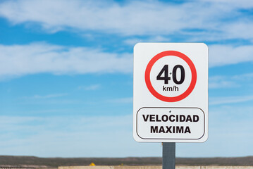 40 kmh maximum speed traffic sign