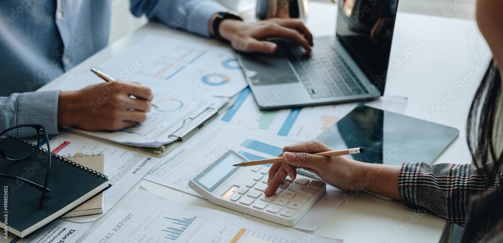 Aufkleber financial adviser working with client, calculating and analyzing data paperwork chart for meeting te